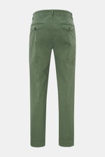Grüne 04651/ A trip in a bag Baumwollhose 'Flex' von hinten, knöchellang, mit Tapered Fit, teileslastischem Bund, französischen und geknöpften Gesäßtaschen.