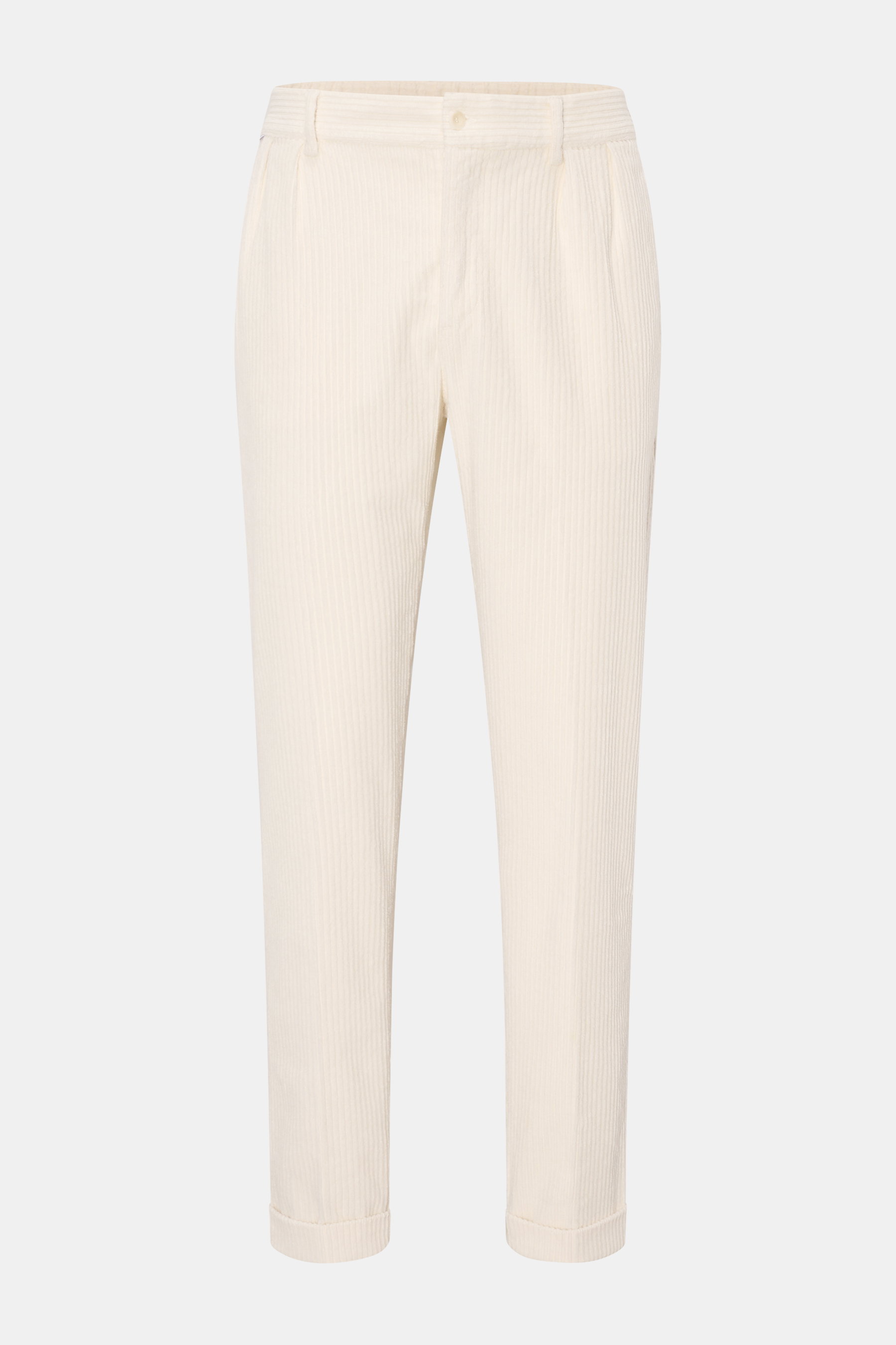 Frontale Aufnahme der cremefarbenen 04651/ A trip in a bag Cordhose aus Baumwoll-Cord mit doppelter Bundfalte, Tapered Fit, Taschen und Saumaufschlag.