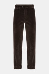 04651/ A trip in a bag Cordhose dunkelbraun aus Baumwoll-Modal-Cord, slim Fit, knöchellang, mit teilelastischem Bund und Taschen, frontal fotografiert.