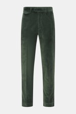 04651/ A trip in a bag Cordhose grün aus Baumwoll-Modal-Cord, slim fit, knöchellang mit teilelastischem Bund, Taschen, Reißverschluss, frontal fotografiert.