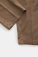 Marco Pescarolo Jogpants 'Caracciolo' braun in Nahaufnahme von unten, leichte Leinen-Mischung, elastisch, Regular Fit, schmal zulaufend, Saumaufschlag.