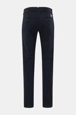 Jacob Cohen Chino 'Bobby' navy, schmal zulaufende Baumwollhose mit Stretch, Rückenansicht, französische Taschen, Bundknopf, Verloursleder-Patch.