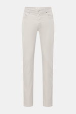 Front view of Jacob Cohen Hose 'Bard' hellgrau slim fit cotton twill trousers with button fly and five-pocket style.

<p>Setzen Sie Anspruch auf Stil und Qualität mit der klassischen Five-Pocket-Hose 'Bard' von JACOB COHEN im Slim Fit – luxuriös und hochw