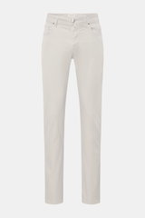 Front view of Jacob Cohen Hose 'Bard' hellgrau slim fit cotton twill trousers with button fly and five-pocket style.

<p>Setzen Sie Anspruch auf Stil und Qualität mit der klassischen Five-Pocket-Hose 'Bard' von JACOB COHEN im Slim Fit – luxuriös und hochw