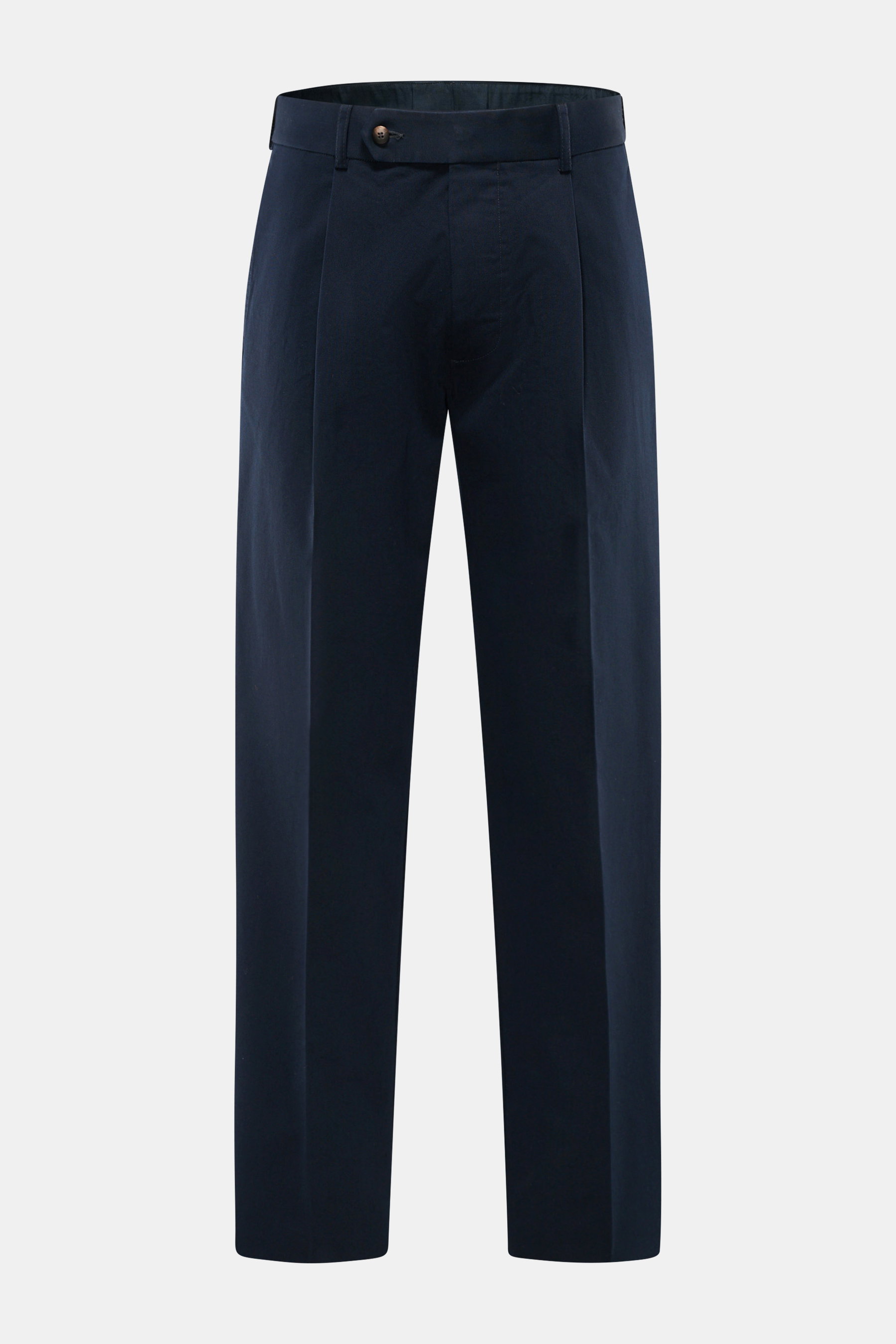 Doppiaa Chino 'Aagenova' navy in geradem Schnitt, aus robustem Baumwoll-Twill mit Bundfalte, Button Fly und Taschen, Frontalansicht.