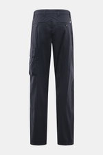 C.P. Company Cargohose navy, Rückansicht, knöchellang, gerader Schnitt, Baumwoll-Microfaser-Mix, Taschen in Seitennaht, Cargo- und paspelierte Gesäßtaschen, Reißverschluss und Bundknopf, Utility-Ästhetik mit labeltypischem Linsendetail.