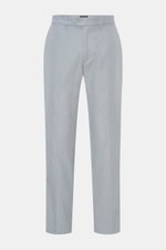 Frontansicht der Percival Hose 'Tailored Linen' rauchblau aus Leinen-Baumwoll-Mix, Regular Fit, gerader Schnitt, Knopf und Reißverschluss.