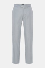 Frontansicht der Percival Hose 'Tailored Linen' rauchblau aus Leinen-Baumwoll-Mix, Regular Fit, gerader Schnitt, Knopf und Reißverschluss.