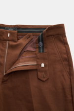 Percival Hose 'Tailored Linen' braun aus Leinen-Baumwolle, Regular Fit, gerade geschnitten, Reißverschluss, Bundknopf, französische Taschen, Detailansicht.