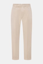 Santaniello Chino 'Arsenio' beige, frontale Ansicht, weicher Baumwoll-Twill, einfache Bundfalte, paspelierte Taschen, tapered Fit, knöchellang, fixierter Saumaufschlag.