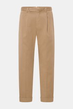 Santaniello Chino 'Arsenio' hellbraun, frontale Ansicht, knöchellang, feiner Baumwoll-Twill mit Bundfalte, Taschen, Saumaufschlag, Tapered Fit.