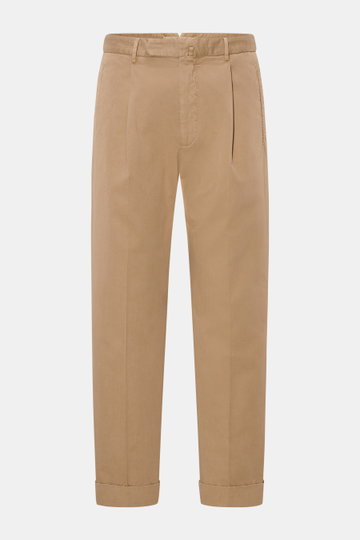 Santaniello Chino 'Arsenio' hellbraun, frontale Ansicht, knöchellang, feiner Baumwoll-Twill mit Bundfalte, Taschen, Saumaufschlag, Tapered Fit.