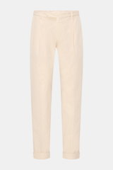 Santaniello Chino 'Camerota' creme, frontale Ansicht, softem Baumwoll-Twill, elastisch, Bundfalte, französische Taschen, geknöpfte Gesäßtaschen, knöchellang.