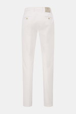 Richard J. Brown Chino 'Singapore' sand, Rückansicht, Slim Fit Baumwollhose mit leichtem Stretch, französischen Taschen, Leder-Patch, weicher Haptik.