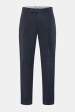 PT Torino Chino 'Rebel Fit' dark navy, frontal fotografiert, aus reiner Baumwolle, knöchellang, Tapered Fit mit Bundhaken, Taschen und Saumaufschlag.