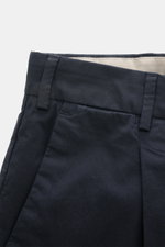 PT Torino Chino 'Rebel Fit' dark navy, Nahaufnahme von Bund und Taschen, reine Baumwolle, Tapered Fit, knöchellang, mit Reißverschluss und Bundhaken.