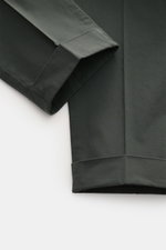 PT Torino Chino 'Rebel Fit' dunkelgrün, knöchellang mit fixiertem Saumaufschlag, aus reiner Baumwolle, Tapered Fit, seitliche Ansicht.