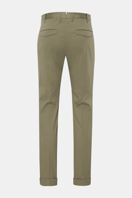 PT Torino Chino 'Master Fit' oliv, Rückansicht, knöchellang, Baumwoll-Twill, elastisch, Saumaufschlag, französische & verdeckte Taschen.
