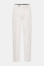 Front view of PT Torino Chinos 'Union Fit' cream in classic cotton twill with slight stretch, soft feel, tapered cut, pleats, French pockets, and buttoned back pockets. 

For these chinos, PT TORINO has chosen classic cotton twill in fine fabric enhanced 