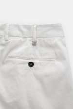 Close-up rear view of PT Torino Chinos 'Union Fit' cream in cotton twill with single pleat, jetted back pocket with button, and belt loops.

<p>For these chinos, PT TORINO has chosen classic cotton twill in fine fabric enhanced with slight stretch content