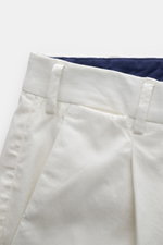 Close-up front view of PT Torino Chinos 'Union Fit' cream, classic cotton twill with slight stretch, soft feel, single pleat, and belt loops.

Description: <p>For these chinos, PT TORINO has chosen classic cotton twill in fine fabric enhanced with slight 