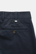 Rückansicht der PT Torino Chino 'Union Fit' navy aus Baumwolltwill mit leichter Stretchqualität, Bundfalte und paspelierter Gesäßtasche.