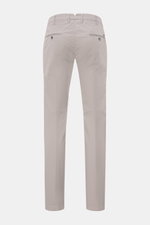 Rear view of Mason's Chinos 'New York Style' light grey cotton chinos with slim fit and tapered cut, featuring zip, waist buttons, French pockets, small watch pocket, and jetted back pockets with button.

<p>Comfort and style: The cotton chinos 'New York 