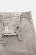 Close-up front view of Mason's Chinos 'New York Style' light grey cotton chinos with open zip, button, and belt loops.

<p>Comfort and style: The cotton chinos 'New York Style' by MASON'S not only bring style to your wardrobe. They are also the perfect ba