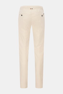Rear view of Mason's Jogger pants 'New York' sand in slim fit, tapered cut, with elastic waistband, drawstring, zip fly, and buttoned back pockets.

<p>Comfort and style: The jogger pants 'New York' made of lyocell and cotton in stretchy fabric with a com