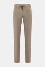 Mason's Jogpants 'New York' taupe, frontale Ansicht, Slim Fit, elastischer Bund mit Tunnelzug, Zip Fly, leichte Baumwoll-Lyocell-Mischung, französische Taschen.