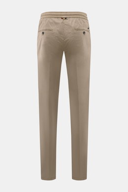 Mason's Jogpants 'New York' taupe, Rückansicht, Slim Fit, elastischer Bund mit Tunnelzug, Zip Fly, französische Taschen, leichter Baumwoll-Lyocell-Mix.