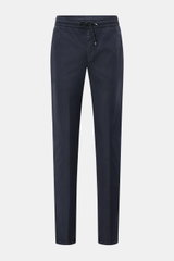 Front view of Mason's Jogger pants 'New York' navy in a slim fit, tapered cut with elasticated waistband and drawstring, zip fly, French pockets, and jetted back pockets with button, made of a soft, lightweight cotton-Lyocell blend with slight stretch.

<