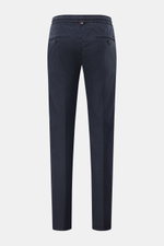 Rear view of Mason's Jogger pants 'New York' navy in slim fit, tapered cut, elasticated waistband with drawstring, and buttoned jetted back pockets.

<p>Comfort and style: The jogger pants 'New York' made of lyocell and cotton in stretchy fabric with a co