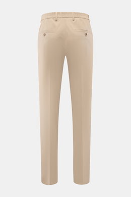 GTA Hose 'Davide' sand, Rückansicht, knöchellang, Regular Fit, Jersey Baumwoll-Mix, elastisch, französische Taschen, Logo-Detail, Bund mit Knopf und Reißverschluss.