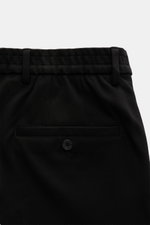 GTA Hose 'Davide' schwarz, Detailansicht von hinten, Jersey-Baumwoll-Mix, elastisch, Regular Fit, mit Bundknopf, Reißverschluss und Gesäßtaschen.