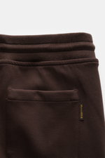 Close-up rear view of Moorer Sweat pants 'Crispin' dark brown showing elasticated waistband, patch back pocket, and smooth cotton blend fabric.

<p>Casual yet stylish – that's what MOORER does best, creating the elegant 'Crispin' jersey trousers in a cott