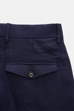 Close-up rear view of Berwich Linen trousers 'Chiaia' navy showing pure linen fabric with herringbone texture, buttoned jetted back pocket, and belt loops.

<p>The trousers 'Chiaia' in pure linen by BERWICH promise summery lightness – the material’s class
