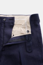 Close-up front view of Berwich Linen trousers 'Chiaia' navy showing open zipper, buttons, and herringbone texture in pure linen fabric.

<p>The trousers 'Chiaia' in pure linen by BERWICH promise summery lightness – the material’s classic feel and the styl
