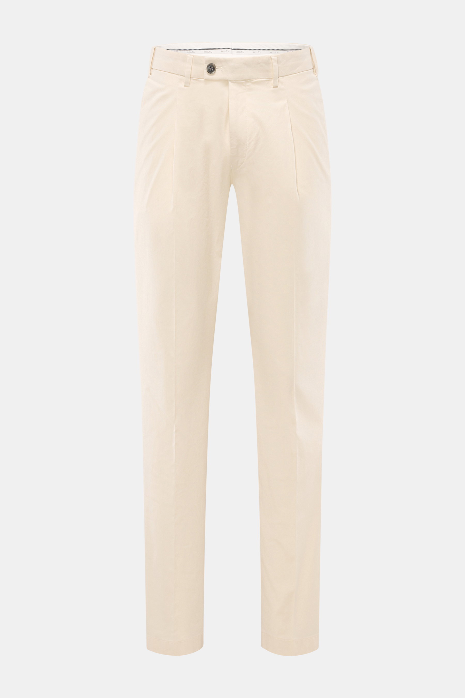 Hiltl Chino 'Primo' creme, frontale Ansicht, Baumwoll-Twill, elastisch, Regular Fit, Bundknopf, Reißverschluss, Bundfalte, französische Taschen, Gesäßtaschen mit Knopf.