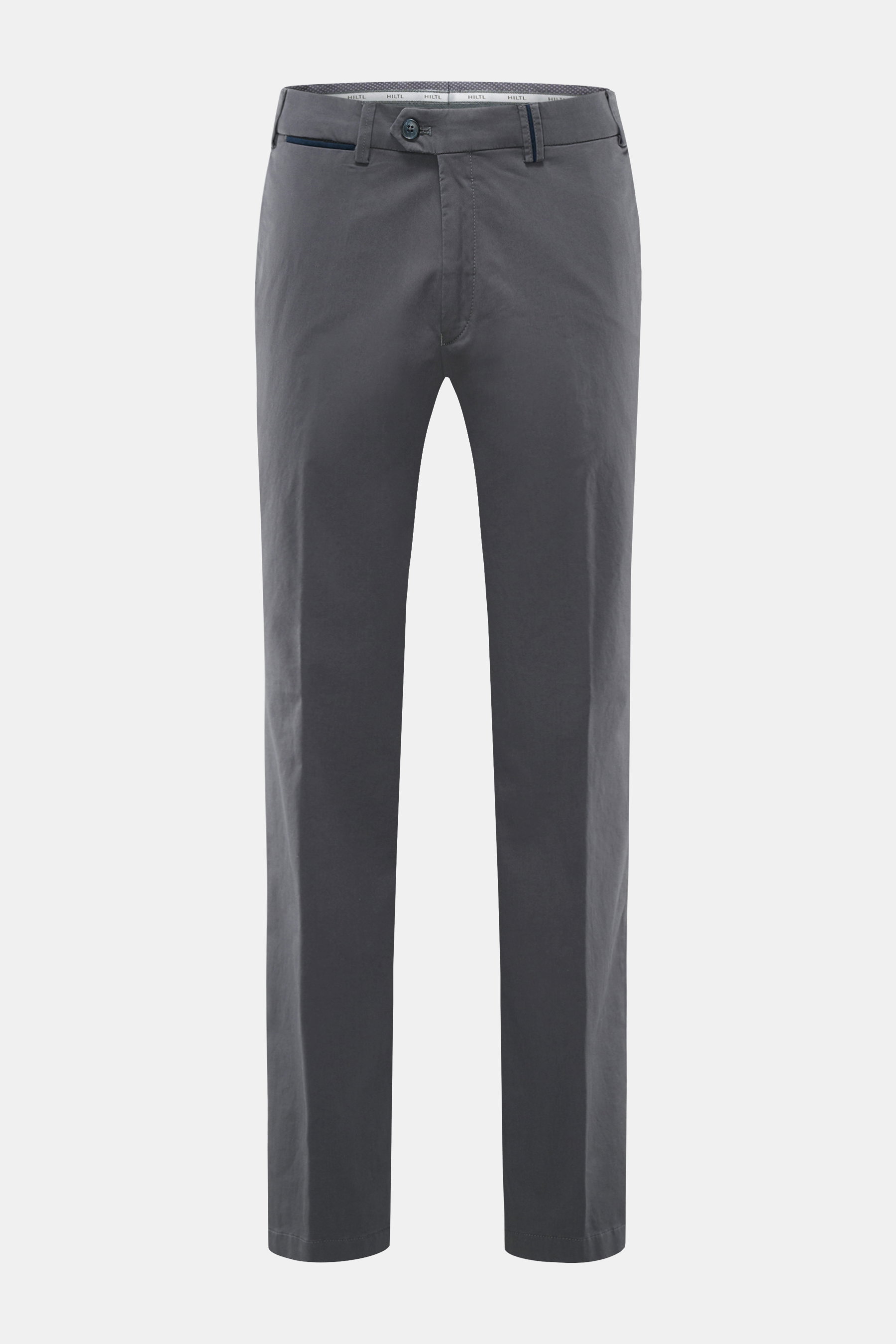 Hiltl Baumwollhose 'Peaker' dunkelgrau im Regular Fit, frontale Nahaufnahme, leichte Baumwollpopeline mit Stretch, Zip Fly, Bundknopf, Taschen.