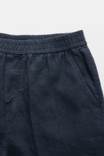 Close-up front view of 04651/ A trip in a bag Leinen-Jogpants 'Linen Pants' navy showing elastic waistband, French pockets, pure linen fabric.
