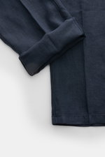 Close-up image from above of the lower leg section of the 04651/ A trip in a bag Leinen-Jogpants 'Linen Pants' navy, showing pure linen tapered fit with elastic cuff and typical material texture. Perfekt für warme Tage: Die Leinen-Jogpants von 04651/ A TR