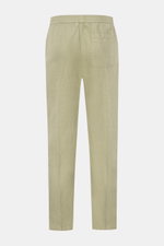 Back view of 04651/ A trip in a bag Leinen-Jogpants 'Linen Pants' salbei in light sage, tapered fit, elastic waistband, French pockets, patch back pocket, pure linen with typical texture, regular thigh width, ankle-length, straight cut, small woven label.