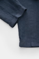 Close-up top view of navy linen jogger pants cuff, showing fabric texture and hem detail of 04651/ A trip in a bag Linen jogger pants 'Linen Pants' navy.

<p>Perfect for warm days: These linen jogger pants by 04651/ A TRIP IN A BAG are the ideal summer es