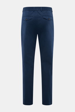 Rückansicht der 04651/ A trip in a bag Baumwoll-Jogpants 'Flex Light' navy in Regular Fit, elastischer Bund, schmal zulaufend, mit Knopftaschen.