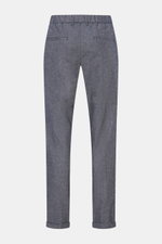 Rückansicht der 04651/ A trip in a bag Denim Chino 'Denim Pants' graublau, knöchellang, schmal zulaufend, halb-elastischer Bund, Leinen-Baumwoll-Mix.