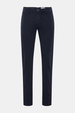 Front view of Jacob Cohen Chino 'Bobby' navy slim fit pants made of pure elastic cotton with tonal velour leather patch, zip, and button.

Description: <p>Setzen Sie auf modernen Luxus im Alltag: Die schmal geschnittene Chino 'Bobby' von JACOB COHEN überz