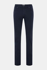 Jacob Cohen Baumwollhose 'Bard' navy, Slim Fit Five-Pocket-Hose aus elastischer, weicher Baumwolle mit Ponyfell-Lederpatch, frontale Ansicht.