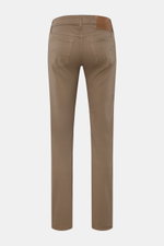 Jacob Cohen Baumwollhose 'Bard' graubraun, Slim Fit Five-Pocket-Hose aus elastischer, weicher Baumwolle mit Ponyfell-Lederpatch, Rückansicht.