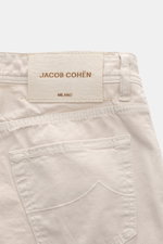 Jacob Cohen Baumwollhose 'Nick' sand, Detailaufnahme Rückseite mit Ponyfell-Lederpatch, Five-Pocket-Stil, elastische, reine Baumwolle, Slim Fit.